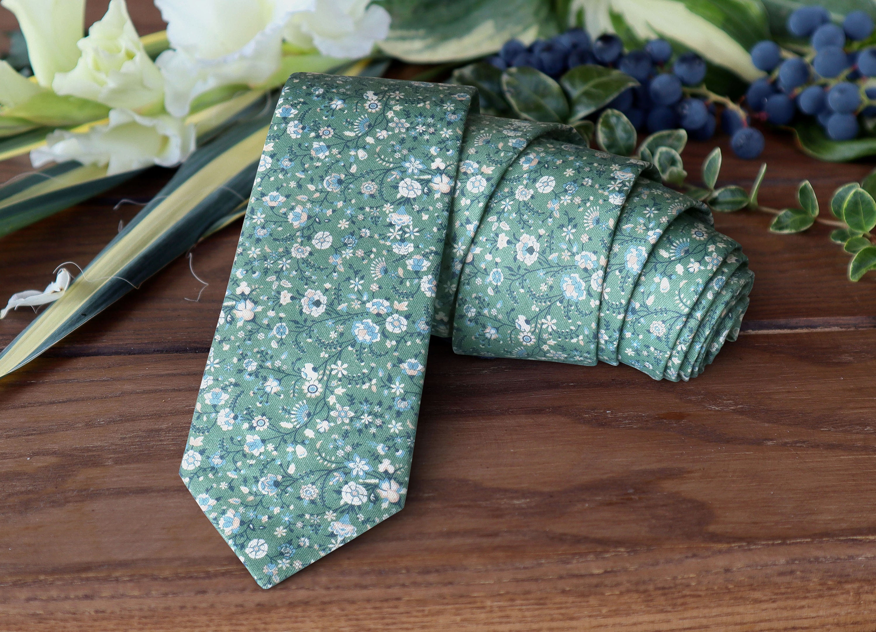 Corbata floral verde para boda, corbata azul claro con flores silvestres, corbata fina floral DUSTY SAGE, corbatas de boda, corbata rosa con flores delicadas, pedido especial