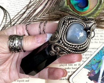 capricorn moonstone