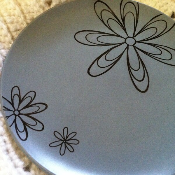 Radiating Flower Plate, 8", Stoneware, Blue, Hand Painted, Ready-To-Ship