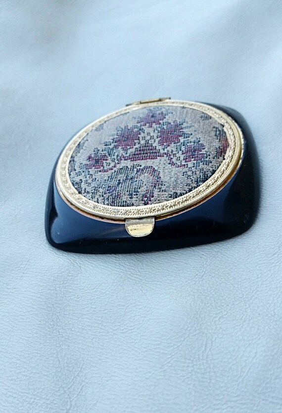 Antique 1920s Powder Compact, With Real Needlepoi… - image 2