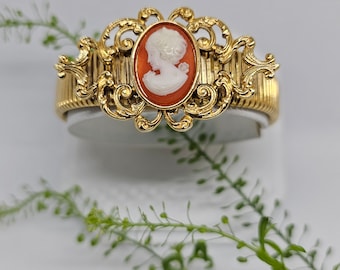 Vintage Cameo Tubogas/Flex Bracelet 7.5&quot; Gold Tone