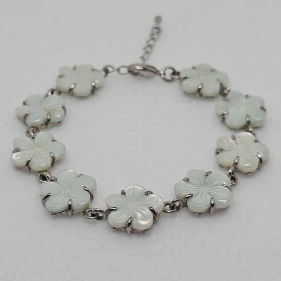 Vintage Mother of Pearl Flower Bracelet 7.5" - image 1