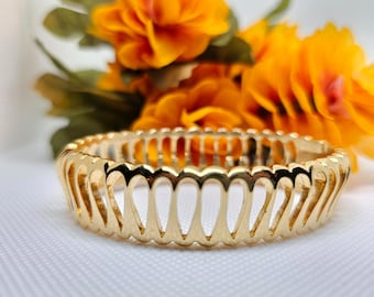 Vintage Trifari Bangle Bracelet Trifarium Gold 6.5&quot;