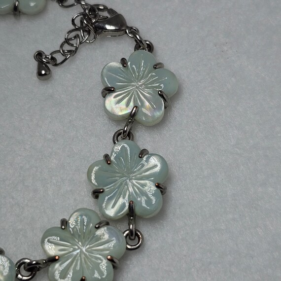 Vintage Mother of Pearl Flower Bracelet 7.5" - image 9
