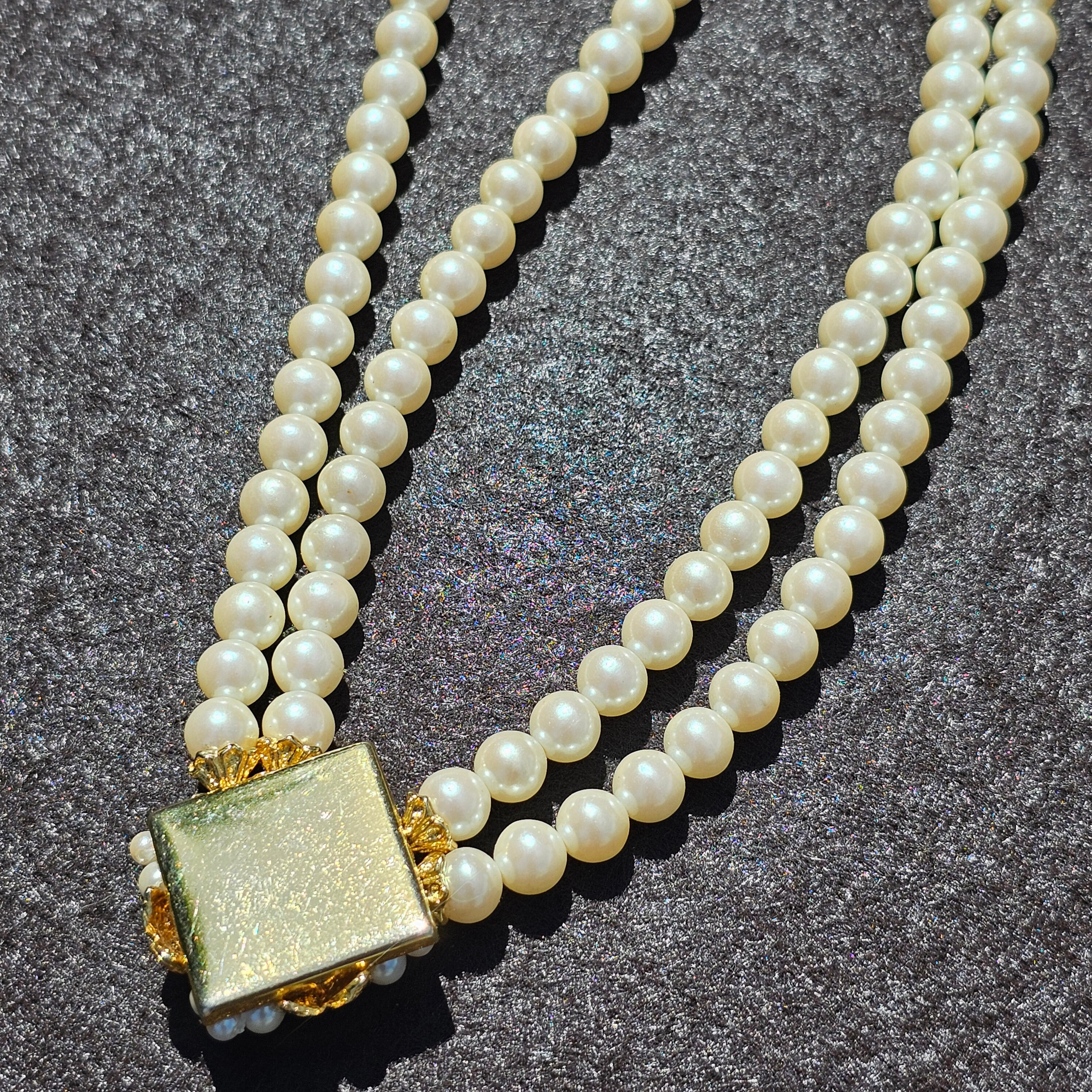 Collier Ancien En Perles Nacrées Double Rang - Fermoir Doré - Occasion En Bon état