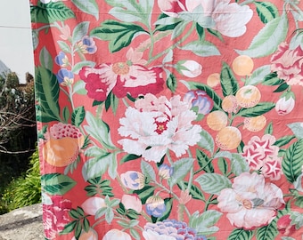 Bold floral vintage fabric. Vintage floral fabric, floral cotton fabric, vintage dressmaking fabric, vintage table linen, vintage tablecloth