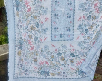 Vintage floral tablecloth. Vintage floral fabric, 70s fabric, 70s tablecloth, vintage cotton fabric, vintage table linen
