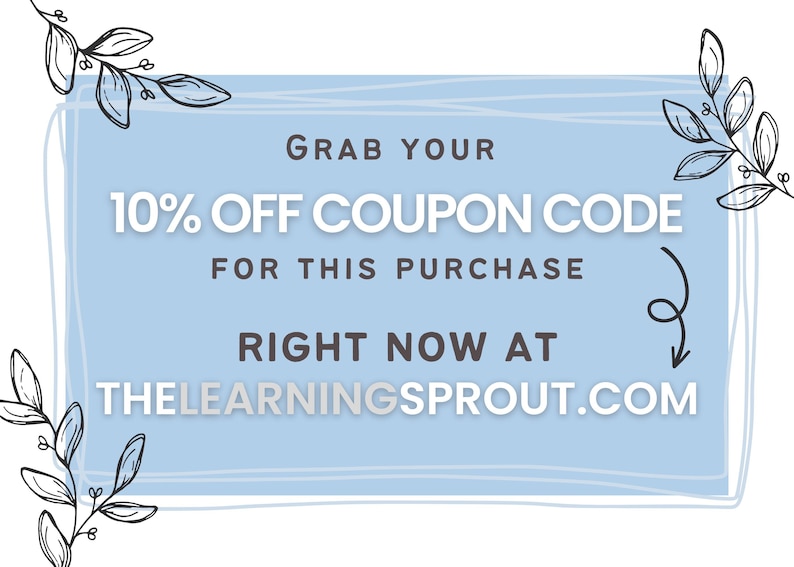 Puede incluir: Un rect&aacute;ngulo azul con esquinas redondeadas y texto blanco que dice "GRAB YOUR 10% OFF COUPON CODE FOR THIS PURCHASE RIGHT NOW AT THELEARNINGSPROUT.COM". El rect&aacute;ngulo est&aacute; decorado con dise&ntilde;os florales negros en las esquinas superior e inferior.