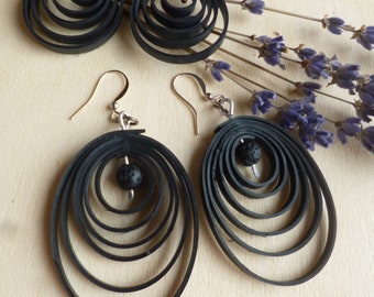 Boucles d'oreilles pneu recyclé, bijou caoutchouc fin, spirales noires, chambre à air recyclé, boucles d'oreilles recyclées noir, minimalist