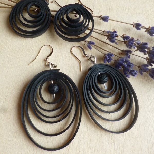 Boucles d'oreilles pneu recyclé, bijou caoutchouc fin, spirales noires, chambre à air recyclé, boucles d'oreilles recyclées noir, minimalist