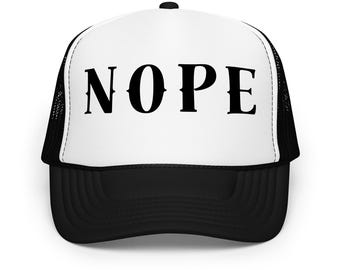 NOPE Trucker Hat – L'umore universale, in forma di cappello