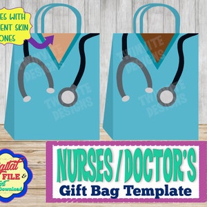 Puede incluir: Una plantilla imprimible para una bolsa de regalo con un top azul de cirujano con un estetoscopio. El texto "NURSES/DOCTOR'S Gift Bag Template" est&aacute; en la parte inferior de la imagen.