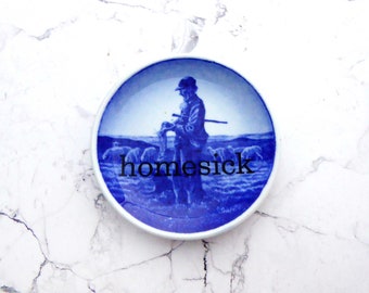 Wall plate homesick typo 8cm Vintage Deko plate  Wall deko  blue shepherd wall hanging