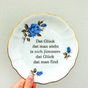 Wandteller Glück 19 cm Vintage plattdeutsch Wanddeko blau Blumen Herr Fuchs Gold Bild 3