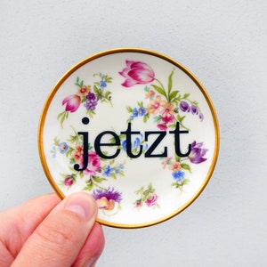 Wandteller Typo jetzt 9 cm Vintage Teller Wanddeko Gold Blumen Herr Fuchs Bild 1