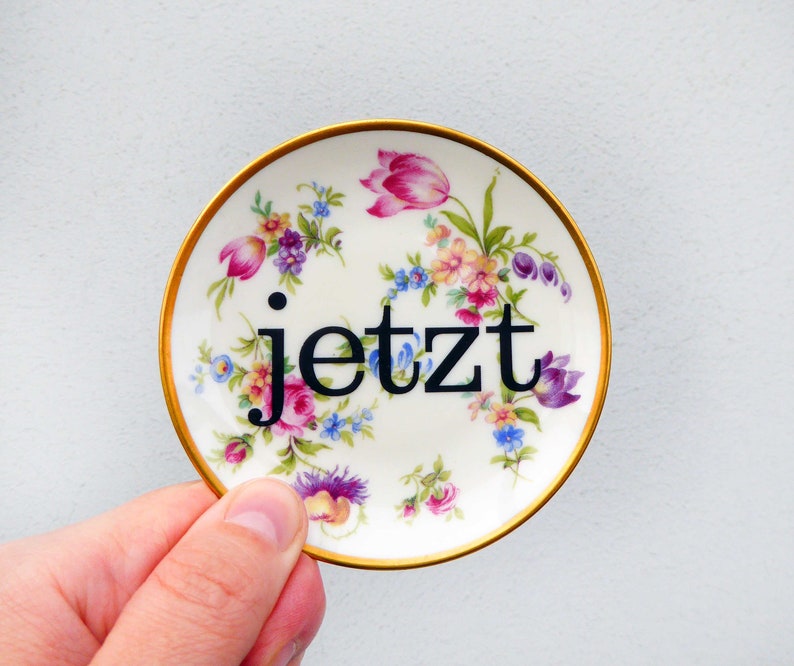 Wandteller Typo jetzt 9 cm Vintage Teller Wanddeko Gold Blumen Herr Fuchs Bild 1