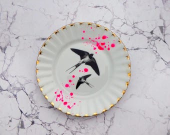 Wall plate swallow dots neonpink 17 cm Vintage Deko plate  Wall deko gold edg wall hanging