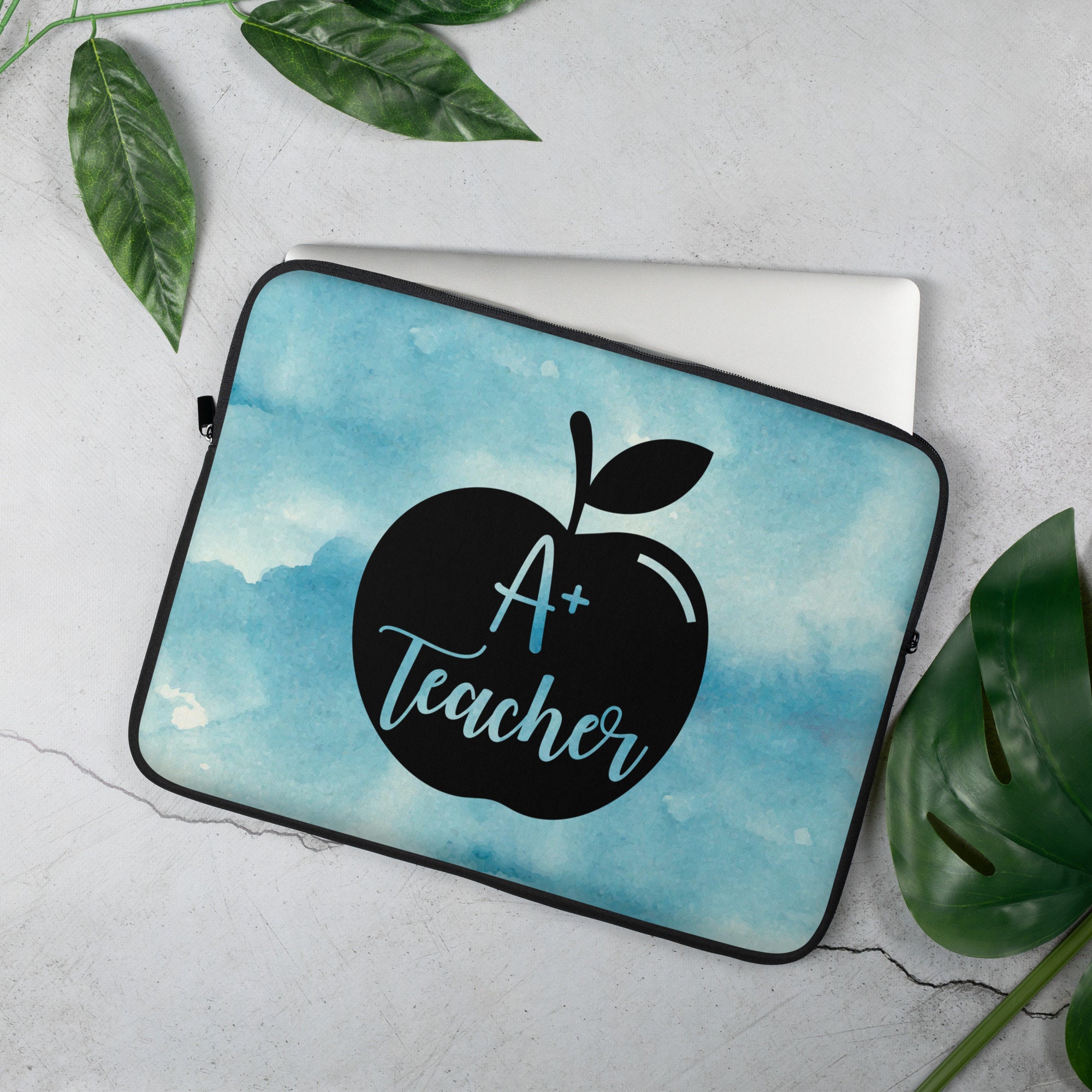 Back in stock! 🥳 Tokyo Black 13” Laptop Sleevethe perfect gift for  anyone with a laptop! 🖤 #jettblackbag