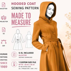 Op de afbeelding: Een naaipatroon voor een jas met capuchon, met de tekst HOODED COAT SEWING PATTERN, MADE TO MEASURE en S-XL INCLUDED. De afbeelding toont een mosterdkleurige jas met capuchon, ceintuur en knopen, naast technische lijntekeningen van het ontwerp.