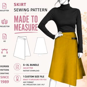 Może przedstawiać: Wykroj krawiecki na musztardową spódnicę kopertową z czarną klamrą w talii. Grafika zawiera tekst SKIRT SEWING PATTERN, MADE TO MEASURE oraz S-XL BUNDLE, a także ikony formatów A4/LETTER, PROJECTOR, A0 i DXF.