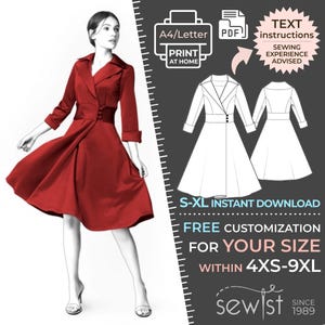 Könnte beinhalten: Ein rotes knielanges Kleid mit doppelreihigem Design und drei Knöpfen. Das Bild enthält eine Strichzeichnung des Kleides und den Text: "A4/Letter PRINT AT HOME PDF TEXT instructions SEWING EXPERIENCE ADVISED S-XL INSTANT DOWNLOAD FREE CUSTOMIZATION FOR YOUR SIZE WITHIN 4XS-9XL sewist SINCE 1989."