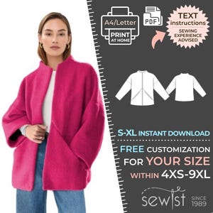 Op de afbeelding: Een roze, langarmige jas met een kraag en zakken. De jas wordt getoond op een model. De afbeelding bevat ook tekst die zegt "TEXT instructions SEWING EXPERIENCE ADVISED", "A4/Letter PDF PRINT AT HOME", "S-XL INSTANT DOWNLOAD FREE CUSTOMIZATION FOR YOUR SIZE WITHIN 4XS-9XL", en "sewist SINCE 1989".