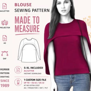 Puede incluir: Un patrón de costura para una blusa con una capa superpuesta. El gráfico incluye el texto BLOUSE SEWING PATTERN, MADE TO MEASURE y S-XL INCLUDED. Muestra un dibujo técnico de la prenda y una foto de una persona con una blusa de color magenta oscuro.