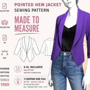 Può includere: Un cartamodello per una giacca con orlo a punta, con testo che include Pointed Hem Jacket Sewing Pattern, Made to Measure e S-XL Included. L'immagine mostra una giacca viola con maniche a tre quarti, un top nero e un paio di jeans blu.