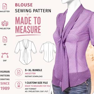 Puede incluir: Una blusa morada con estampado de lunares blancos, con cuello chal y detalle de lazo en la parte delantera. La imagen contiene el texto: BLOUSE SEWING PATTERN, MADE TO MEASURE, S-XL BUNDLE, A4/LETTER, PROJECTOR, A0, DXF, HUMAN PATTERN DRAFTING SINCE 1989.