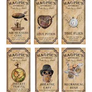 K&ouml;nnte beinhalten: Sechs Flaschen mit Zaubertr&auml;nken im Vintage-Stil mit Etiketten und Illustrationen. Die Etiketten lauten "Luftkrankheitskur", "Liebestrank", "Die Zeit vergeht", "Sofortreise", "Atmen Sie leicht" und "Mechanische K&auml;fer".