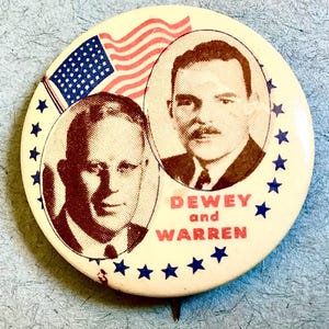 Botón de campaña de Thomas Dewey Earl Warren de 1948: botón político republicano vintage del Partido Republicano con retratos en blanco y negro de la bandera de EE. UU.