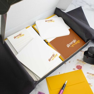 Juegos de regalo de papelería en caja con ambientes vintage personalizados / WILD STARDUST
