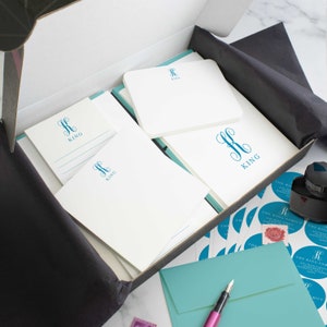 Juegos de papelería personalizados con tarjetas en caja, kit de papelería para escribir cartas con apellidos, obsequio de notas y cuadernos con monogramas / MONOGRAMA FAMILIAR
