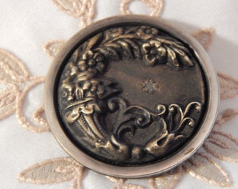 Vintage Paisley CornucopiaHorn of Plenty Patina Stamped Brass EmbellishmentJewelry Component 72x36mm Old Stock 1 pc Setting Spaces