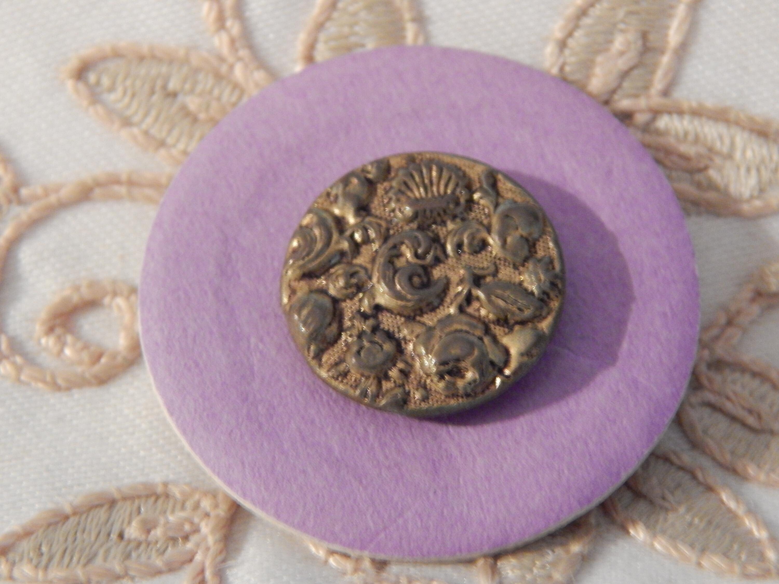 T.W&W Paris Back - Shell and Floral Design Picture Button