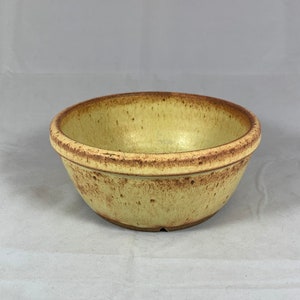 White Ceramic Yarn Bowl, Knitting bowl, honey yellow twisted leaf by  BlueRoomPottery