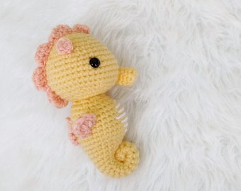 CROCHET SEAHORSE PATTERN: Seahorse Amigurumi Pattern, Written in English, Easy To Follow, Beginner Friendly Project