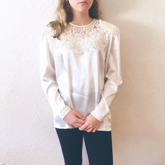 Vintage 80s Does Victorian Romantic Lace Collar Sh