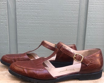 90s Salvatore Ferragamo shoes, Size 9 1/2, flat Mary Janes