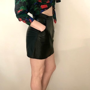 Vintage leather skirt, Size M, Soft Italian Nappa. Vintage made in Italy.