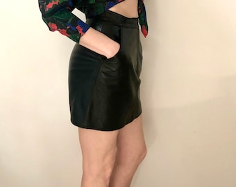 Vintage leather skirt, Size M, Soft Italian Nappa. Vintage made in Italy.