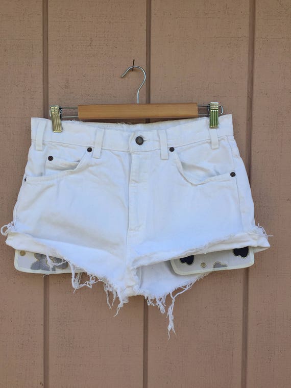 Vintage Levis 505 Shorts, White, Size 32W. Made in