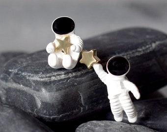 Design Ohrringe kleine Astronauten, witziger Weltraum Schmuck, tolle Idee für den Adventskalender oder den Freundinnen Tag