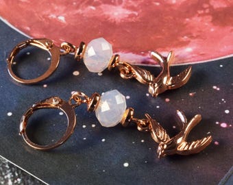 Swallow earrings in rose gold with shimmering white pearls | Romantic gift for women | Delicate, nostalgic bird jewelry