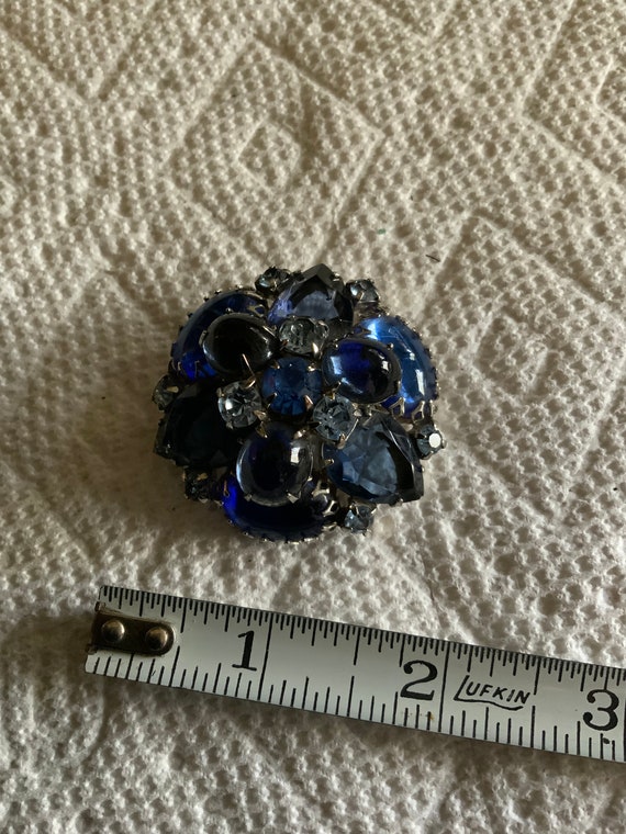Unsigned Beauty!! Vintage Rhinestone Domed Brooch 