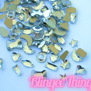 CRYSTAL CLEAR SORTIERTE Formen Nail Art Edelsteine Flatback Facettiert Strass Edelstein Juwel Bling Verschönerung Nail Art Bastelbedarf 100 Stück
