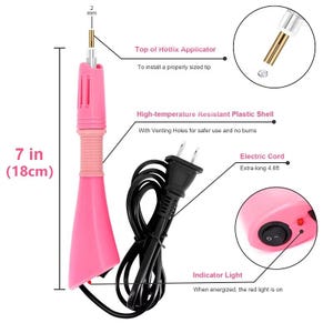 Puede incluir: Un aplicador de pedrer&iacute;a termoadhesiva rosa, de 18 cm de largo, con una carcasa de pl&aacute;stico resistente a altas temperaturas y orificios de ventilaci&oacute;n. Incluye cable el&eacute;ctrico, luz indicadora y punta.