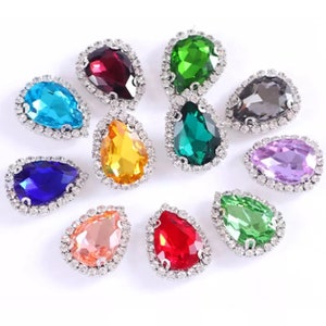 CHOISISSEZ LA COULEUR 13x18mm Poire Larme En forme de Plat Verre Embellissement Argent Métal Griffe Réglage Bridal Decoden Bijoux 2 Pièces