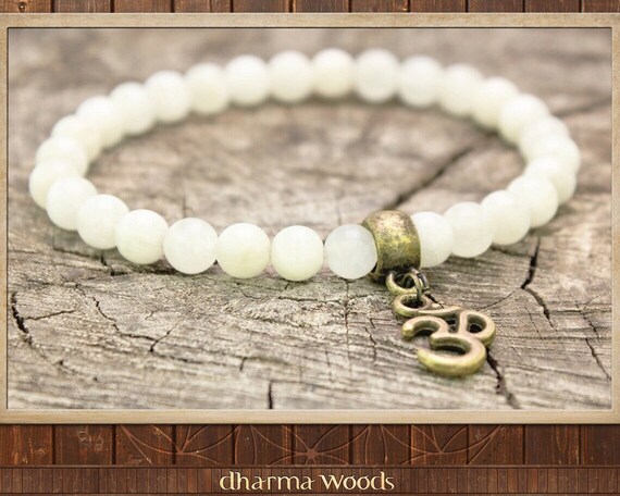Moonstone Mala Bracelet, Women Positivity Bead Yoga Armband, Moon Stone White Bead Bracelet, Women Inner Peace Beads, Om Charm Aum Pendant