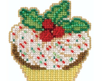 Holly Cupcake Cross Stitch Ornament Kit Mill Hill 2020 Winter Holiday MH182033